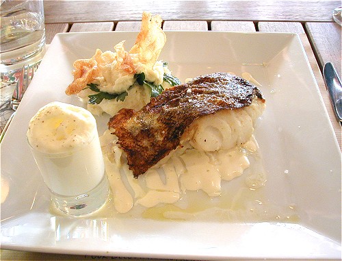 Disfrute de una excelente gastronomía a bordo de la Barcaza "Athos", con platos extraordinarios de cocina francesa preparada por el experto chef del barco. CRUCEROS FLUVIALES CANALES DE FRANCIA CANAL DU MIDI ATHOS DESCUENTOS OFERTAS CRUCEROS EN FAMILIA CRUCEROS EN GRUPO ALQUILER CHARTER DE CRUCEROS BARCOS PRIVADOS CRUCEROS SUR DE FRANCIA GASTRONOMIA FRANCESA CRUCEROS DE LUJO